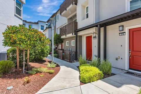 211 Spire Cmn, Fremont, CA 94539