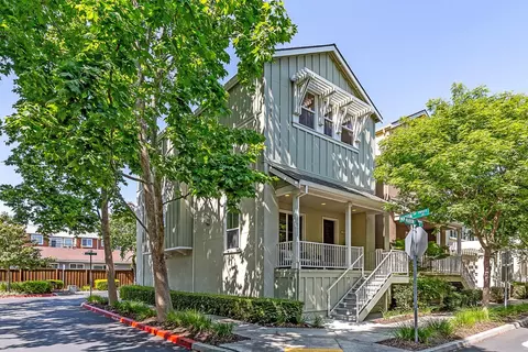 138 Iris Dr, Mountain View, CA 94041