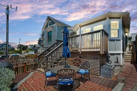 2727 E Cliff Dr, Santa Cruz, CA 95062