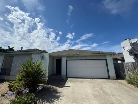 162 Linde Cir, Marina, CA 93933