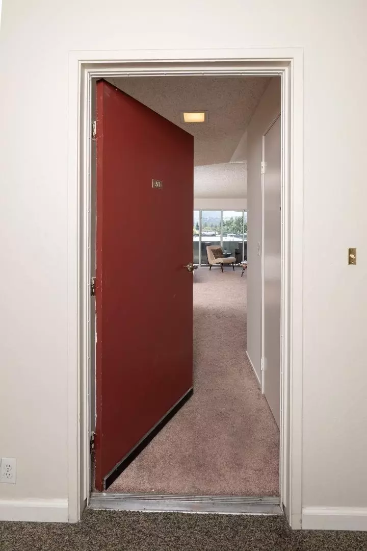 Entry Way - 1458 Hudson St 305, Redwood City, CA 94061 photo 4 of 4