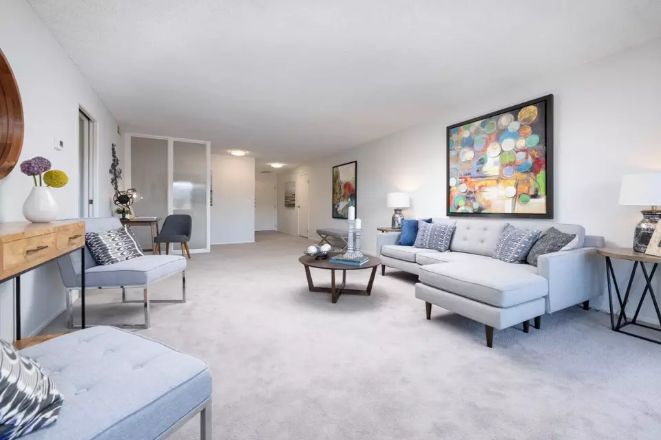 Living - 1458 Hudson St 305, Redwood City, CA 94061 photo 3 of 4