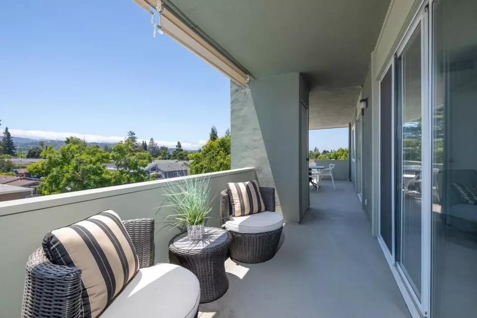 Exterior - 1458 Hudson St 305, Redwood City, CA 94061 photo 3 of 7