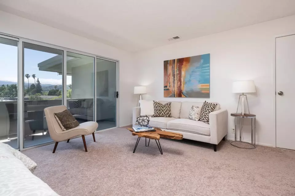 Living - 1458 Hudson St 305, Redwood City, CA 94061 photo 4 of 4