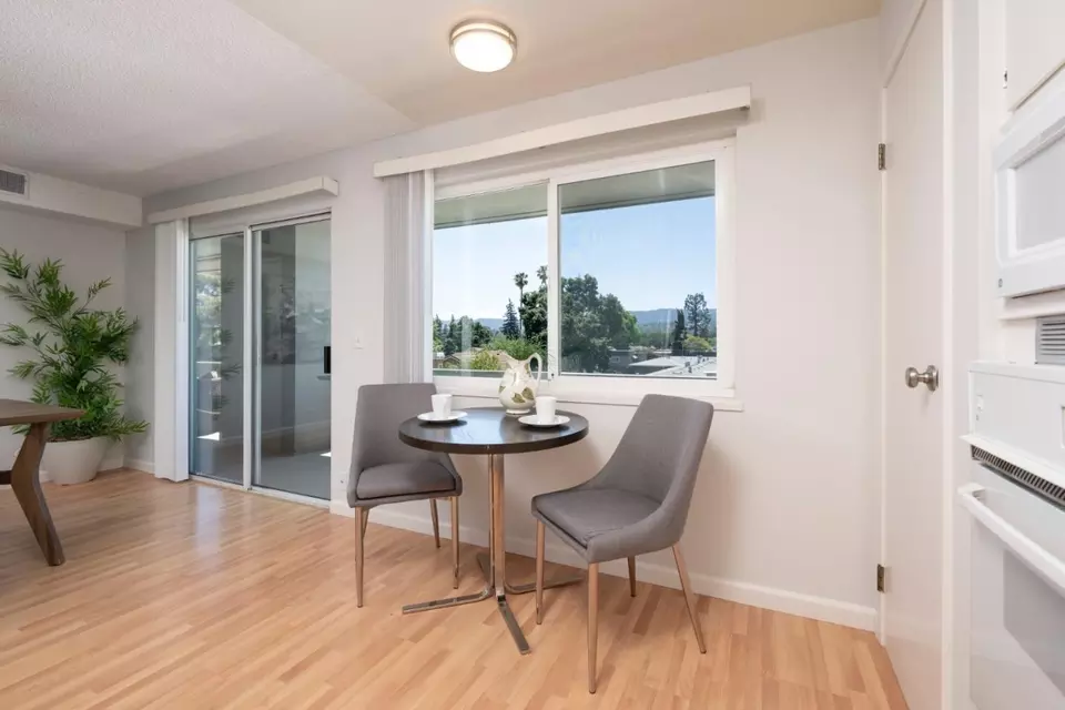 Dining - 1458 Hudson St 305, Redwood City, CA 94061 photo 3 of 3