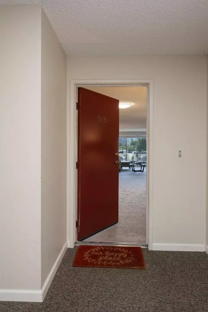 Entry Way - 1458 Hudson St 305, Redwood City, CA 94061 photo 2 of 4
