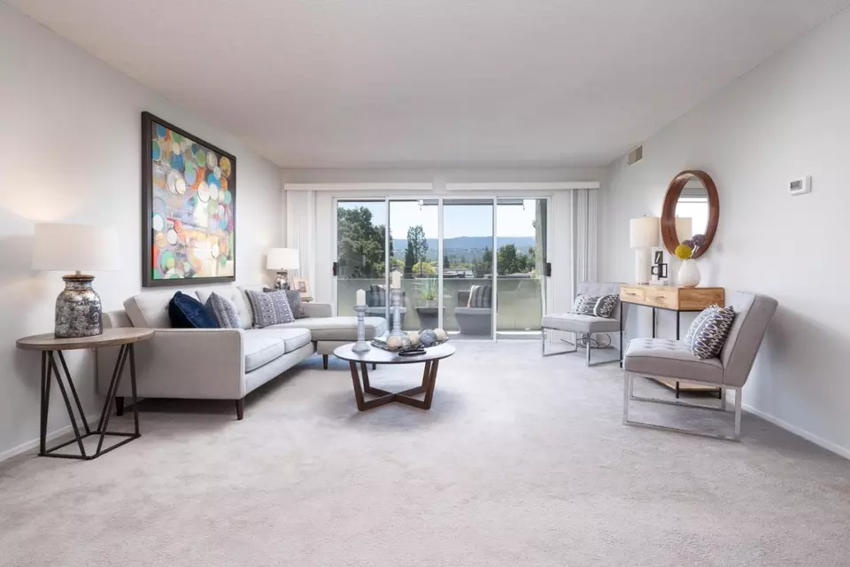 Living - 1458 Hudson St 305, Redwood City, CA 94061 photo 2 of 4
