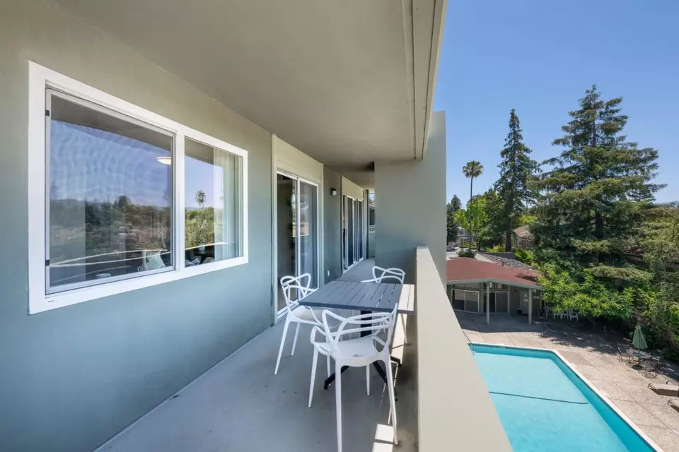 Exterior - 1458 Hudson St 305, Redwood City, CA 94061 photo 4 of 7