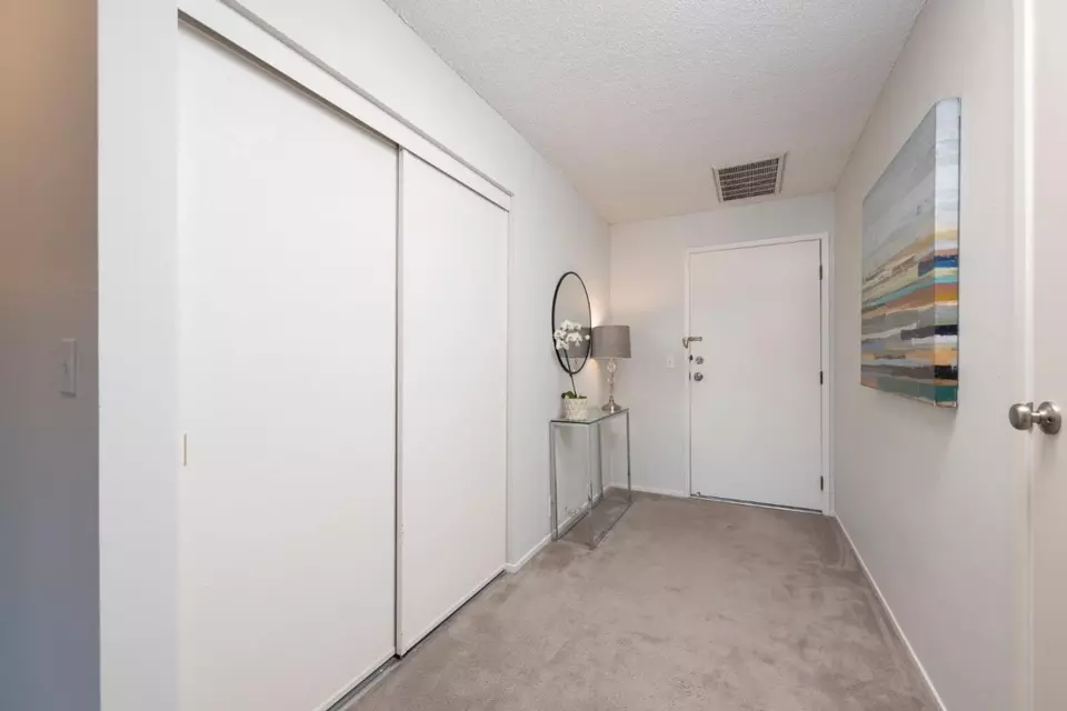 Entry Way - 1458 Hudson St 305, Redwood City, CA 94061 photo 3 of 4