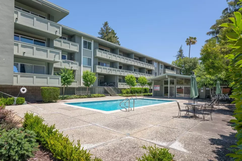 Exterior - 1458 Hudson St 305, Redwood City, CA 94061 photo 7 of 7