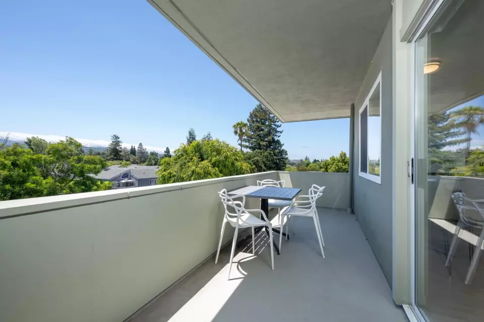 Exterior - 1458 Hudson St 305, Redwood City, CA 94061 photo 2 of 7
