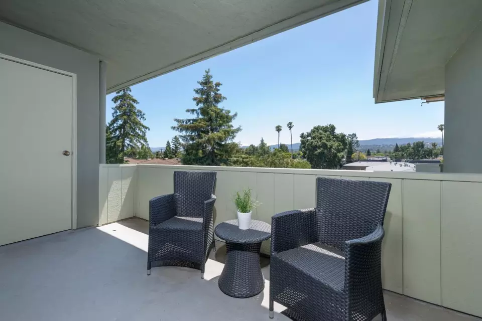 Exterior - 1458 Hudson St 305, Redwood City, CA 94061 photo 5 of 7