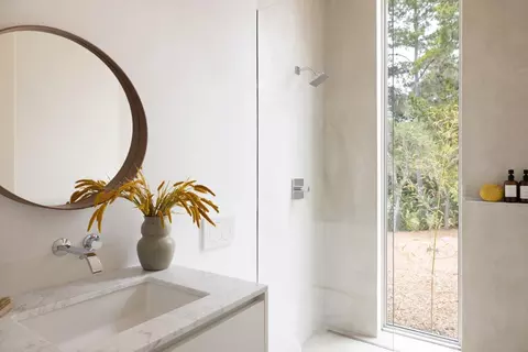 Bath - 3159 Stevenson Dr, Pebble Beach, CA 93953 photo 3 of 7
