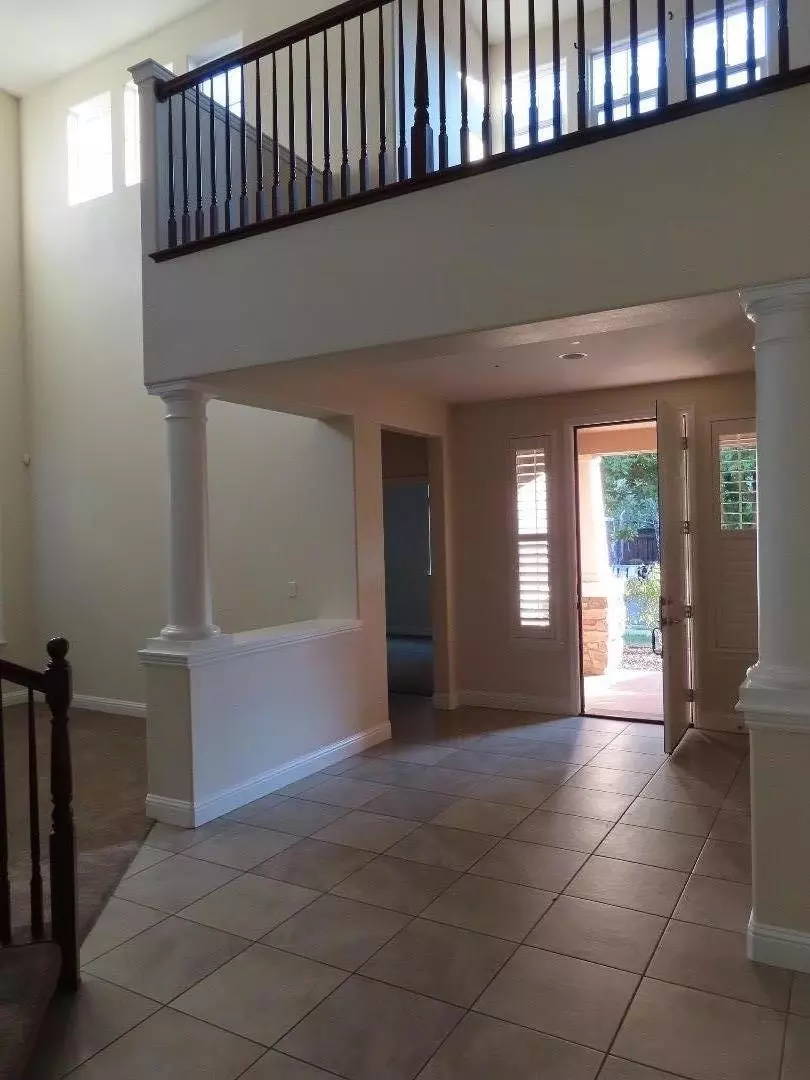 Entry Way - 176 N Sierra Madre St, Tracy, CA 95391 photo 2 of 3