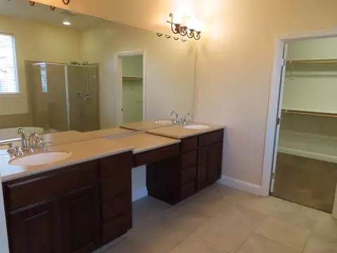 Bath - 176 N Sierra Madre St, Tracy, CA 95391 photo 1 of 4