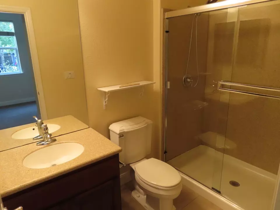 Bath - 176 N Sierra Madre St, Tracy, CA 95391 photo 4 of 4