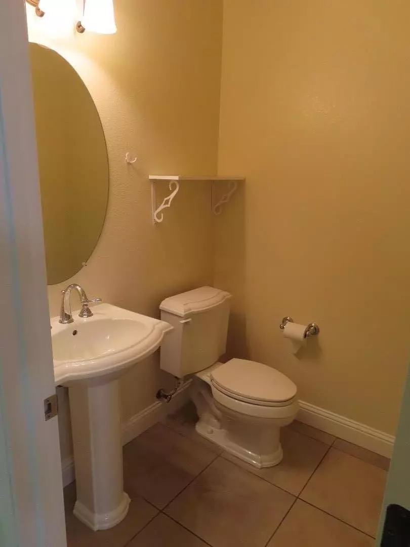 Bath - 176 N Sierra Madre St, Tracy, CA 95391 photo 3 of 4