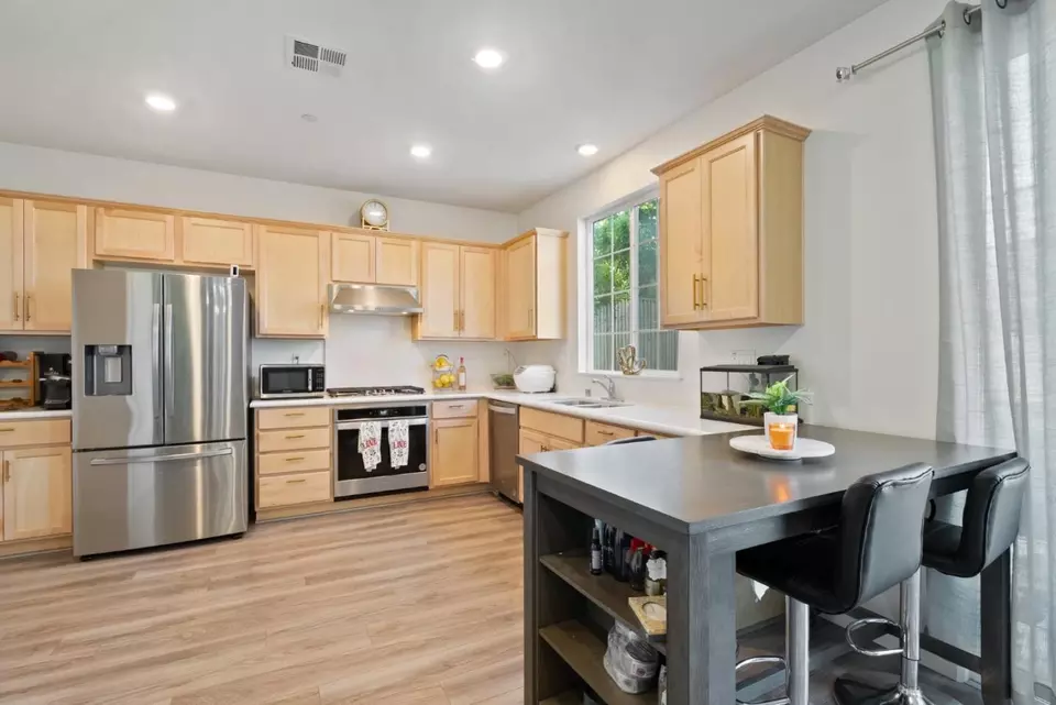 Kitchen - 1455 Winzer Pl, Gilroy, CA 95020 photo 2 of 2