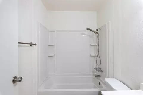 Bath - 1358 Terra Nova Blvd, Pacifica, CA 94044 photo 2 of 3