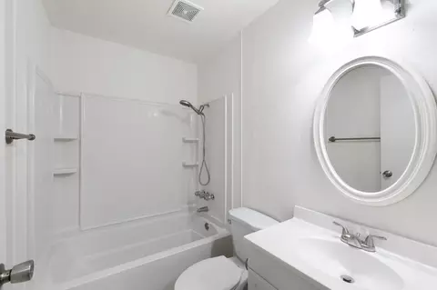 Bath - 1358 Terra Nova Blvd, Pacifica, CA 94044 photo 1 of 3