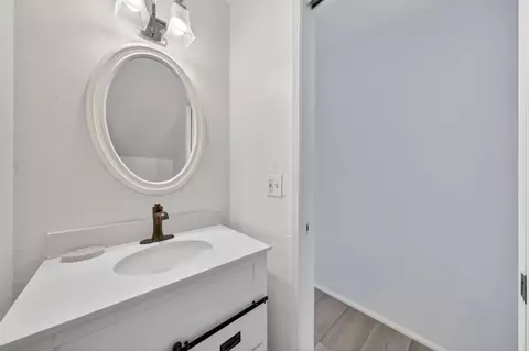 Bath - 1358 Terra Nova Blvd, Pacifica, CA 94044 photo 1 of 3
