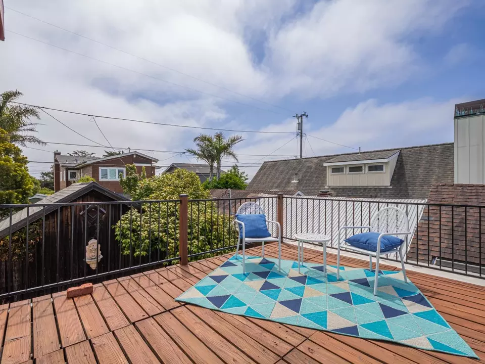 Exterior - 320 35th Ave, Santa Cruz, CA 95062 photo 3 of 12