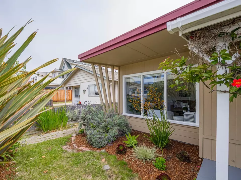 Exterior - 320 35th Ave, Santa Cruz, CA 95062 photo 8 of 12