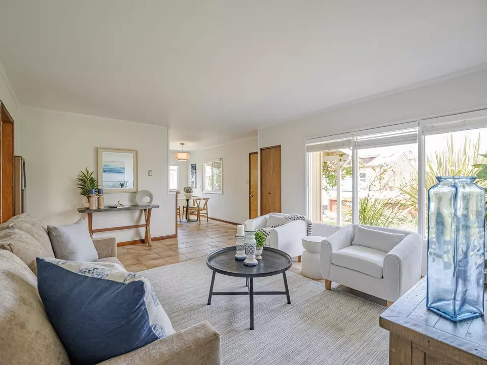 Living - 320 35th Ave, Santa Cruz, CA 95062 photo 1 of 8