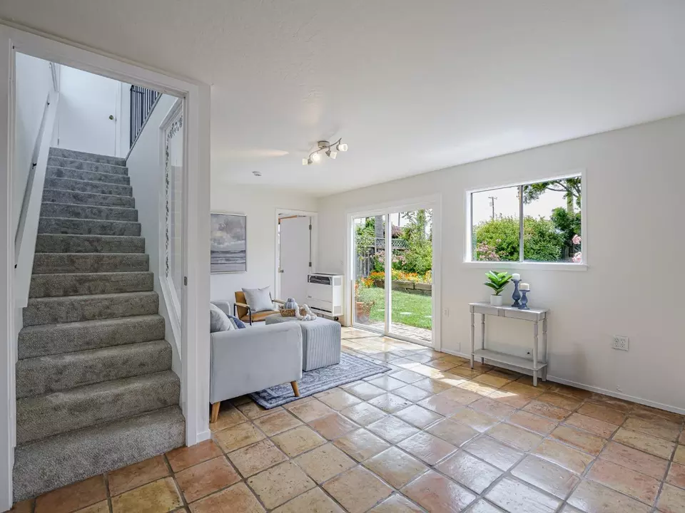 Living - 320 35th Ave, Santa Cruz, CA 95062 photo 7 of 8
