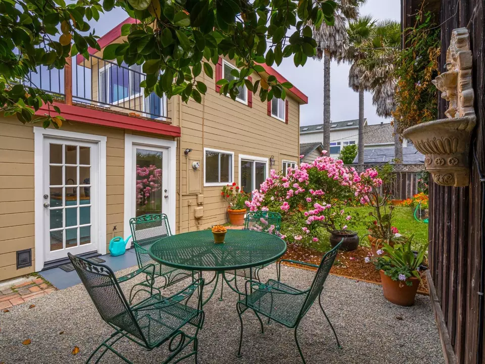 Exterior - 320 35th Ave, Santa Cruz, CA 95062 photo 11 of 12