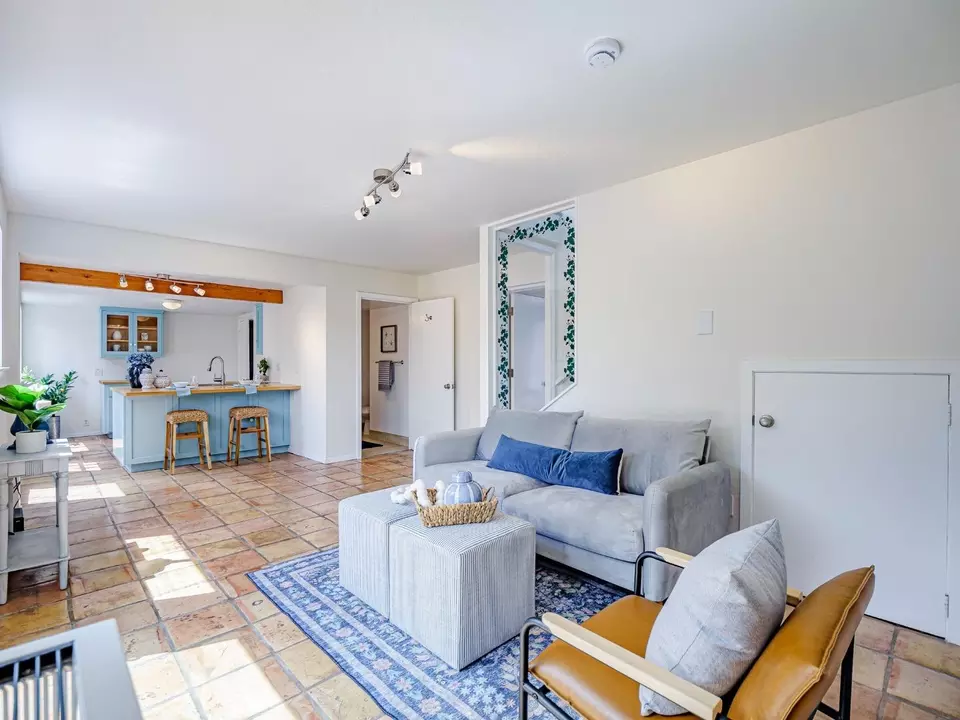 Living - 320 35th Ave, Santa Cruz, CA 95062 photo 6 of 8