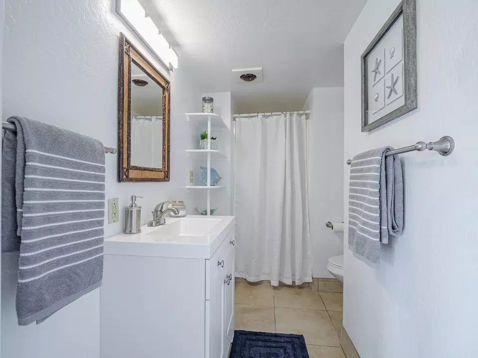 Bath - 320 35th Ave, Santa Cruz, CA 95062 photo 2 of 3