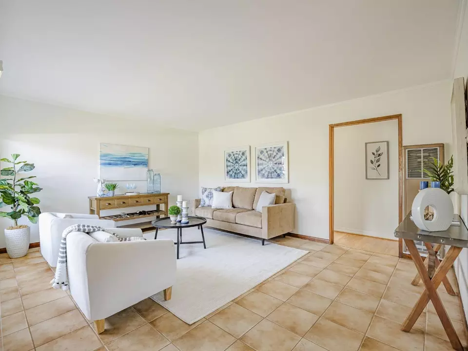 Living - 320 35th Ave, Santa Cruz, CA 95062 photo 2 of 8