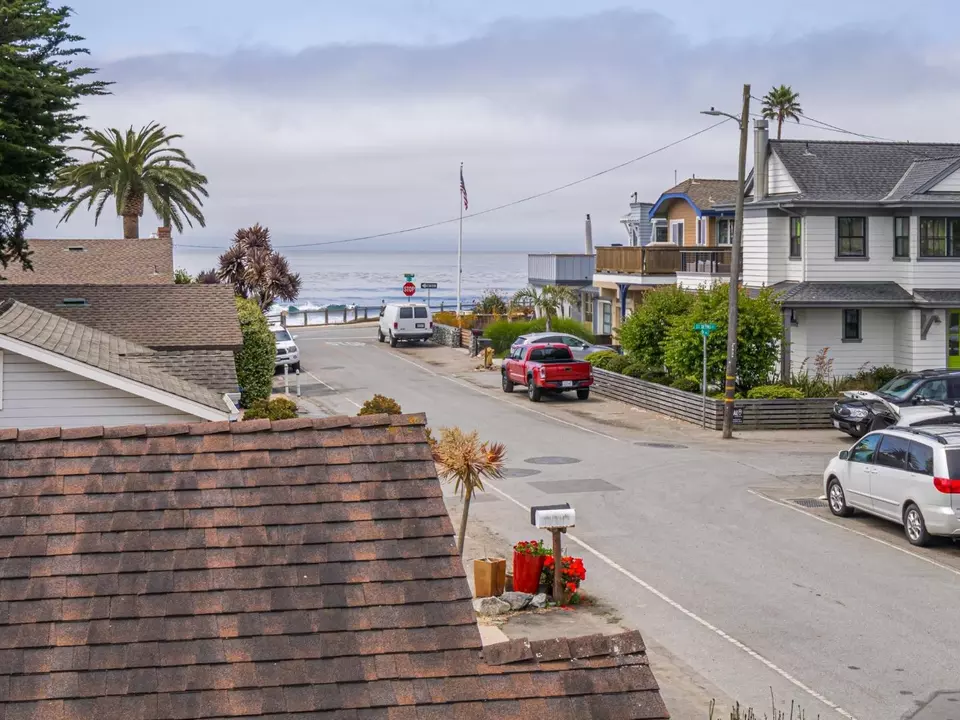 View/Area - 320 35th Ave, Santa Cruz, CA 95062 photo 2 of 5