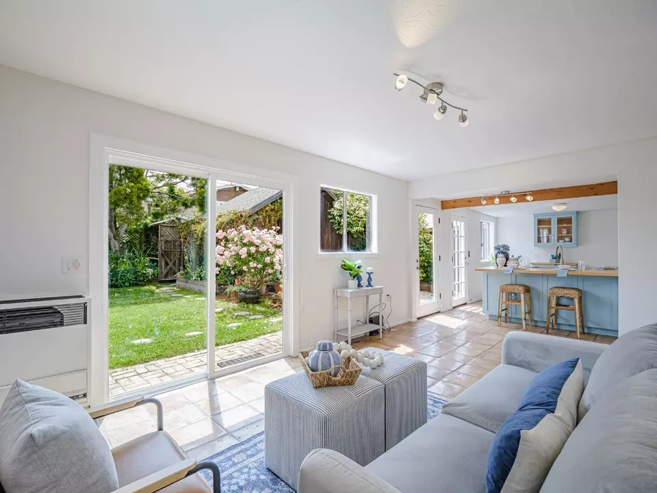 Living - 320 35th Ave, Santa Cruz, CA 95062 photo 5 of 8