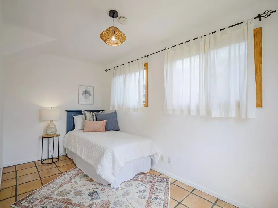 Bedroom - 320 35th Ave, Santa Cruz, CA 95062 photo 3 of 3