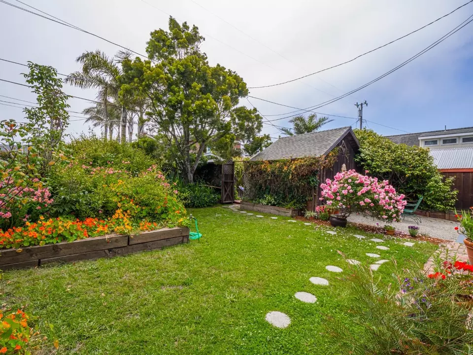 Exterior - 320 35th Ave, Santa Cruz, CA 95062 photo 2 of 12