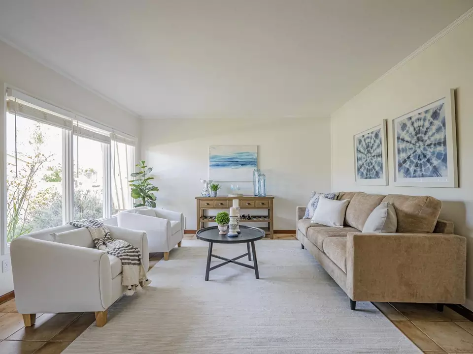 Living - 320 35th Ave, Santa Cruz, CA 95062 photo 3 of 8