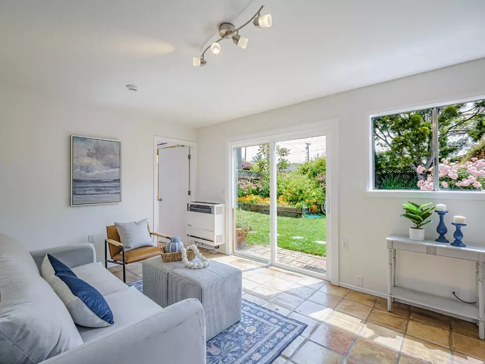 Living - 320 35th Ave, Santa Cruz, CA 95062 photo 4 of 8