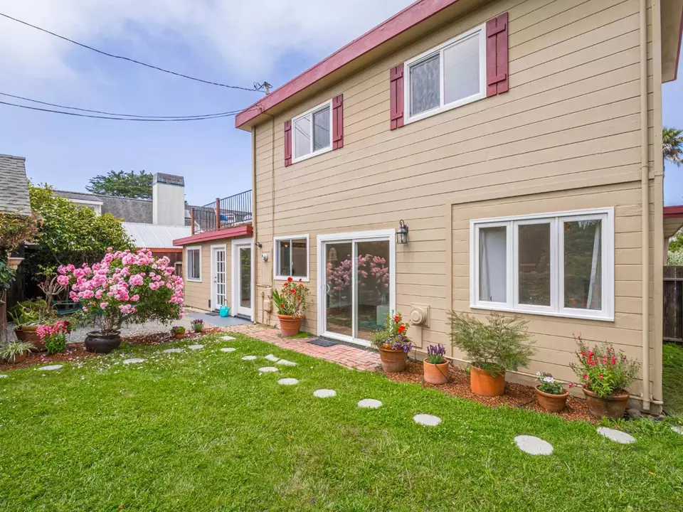 Exterior - 320 35th Ave, Santa Cruz, CA 95062 photo 10 of 12