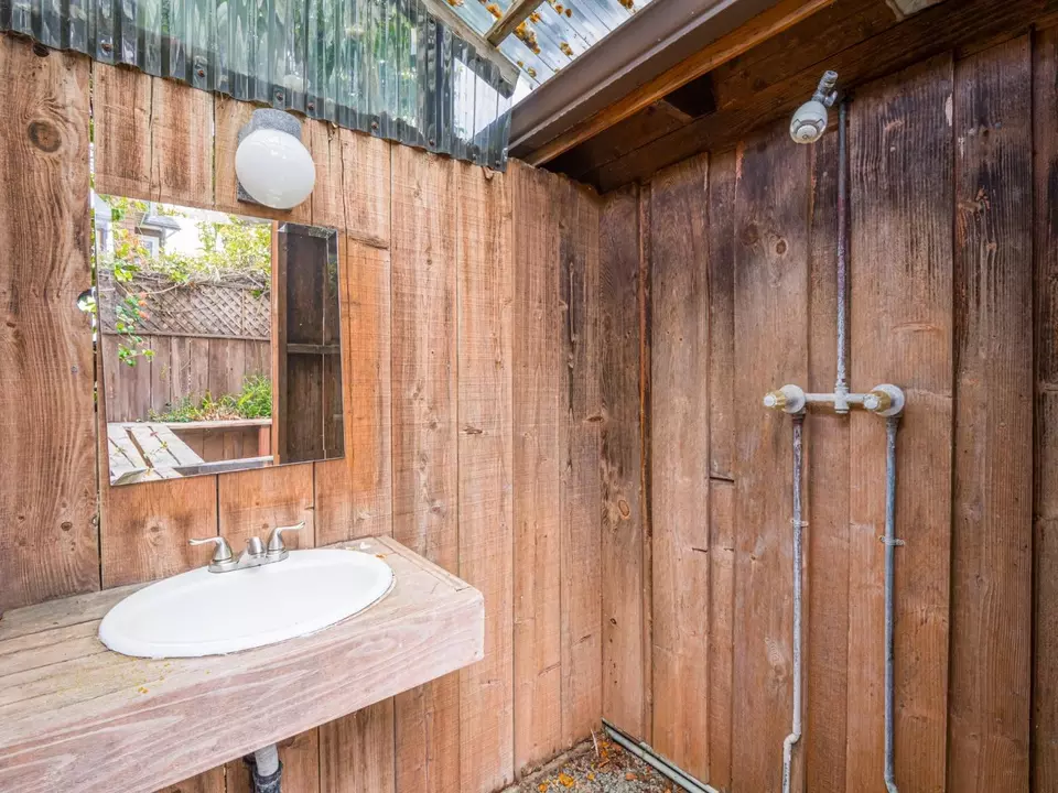 Bath - 320 35th Ave, Santa Cruz, CA 95062 photo 3 of 3