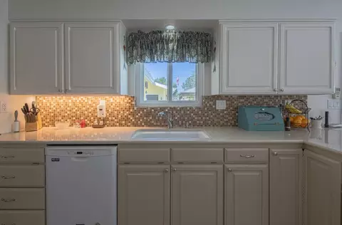 Kitchen - 18101 Berta Canyon Rd, Salinas, CA 93907 photo 2 of 4