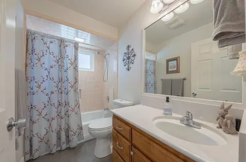 Bath - 18101 Berta Canyon Rd, Salinas, CA 93907 photo 3 of 3