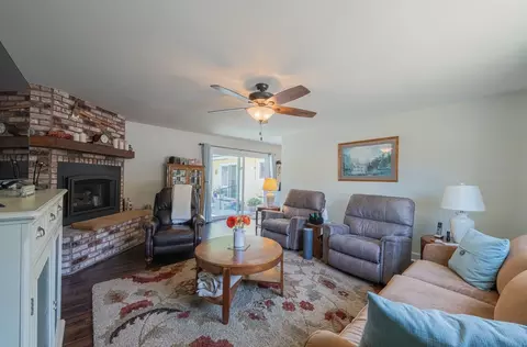 Living - 18101 Berta Canyon Rd, Salinas, CA 93907 photo 2 of 3