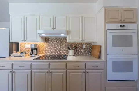 Kitchen - 18101 Berta Canyon Rd, Salinas, CA 93907 photo 3 of 4