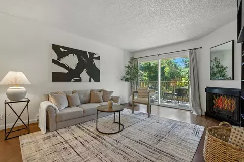 381 Half Moon Ln 213, Daly City, CA 94015