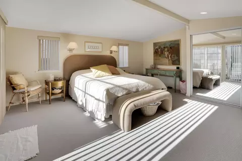 Bedroom - 545 Beach Dr, Aptos, CA 95003 photo 3 of 8