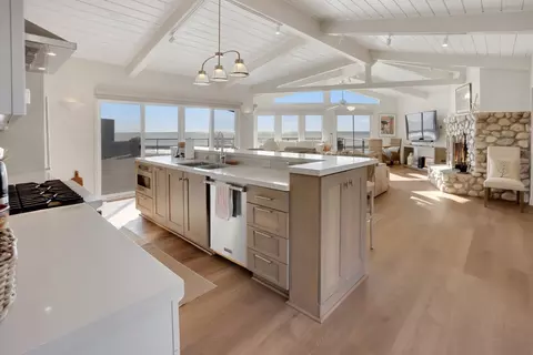 Kitchen - 545 Beach Dr, Aptos, CA 95003 photo 3 of 6