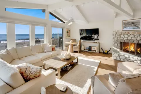 Living - 545 Beach Dr, Aptos, CA 95003 photo 4 of 5