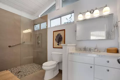 Bath - 545 Beach Dr, Aptos, CA 95003 photo 7 of 7
